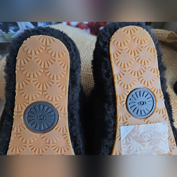 UGG Fluff Yeah Slide Black Sheepskin Womens 6 - Picture 8 of 9